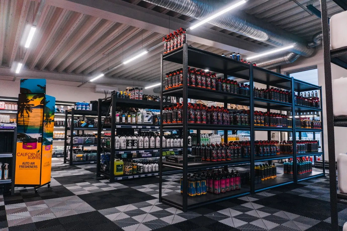 auto amatai paartneriai, parduotuvė