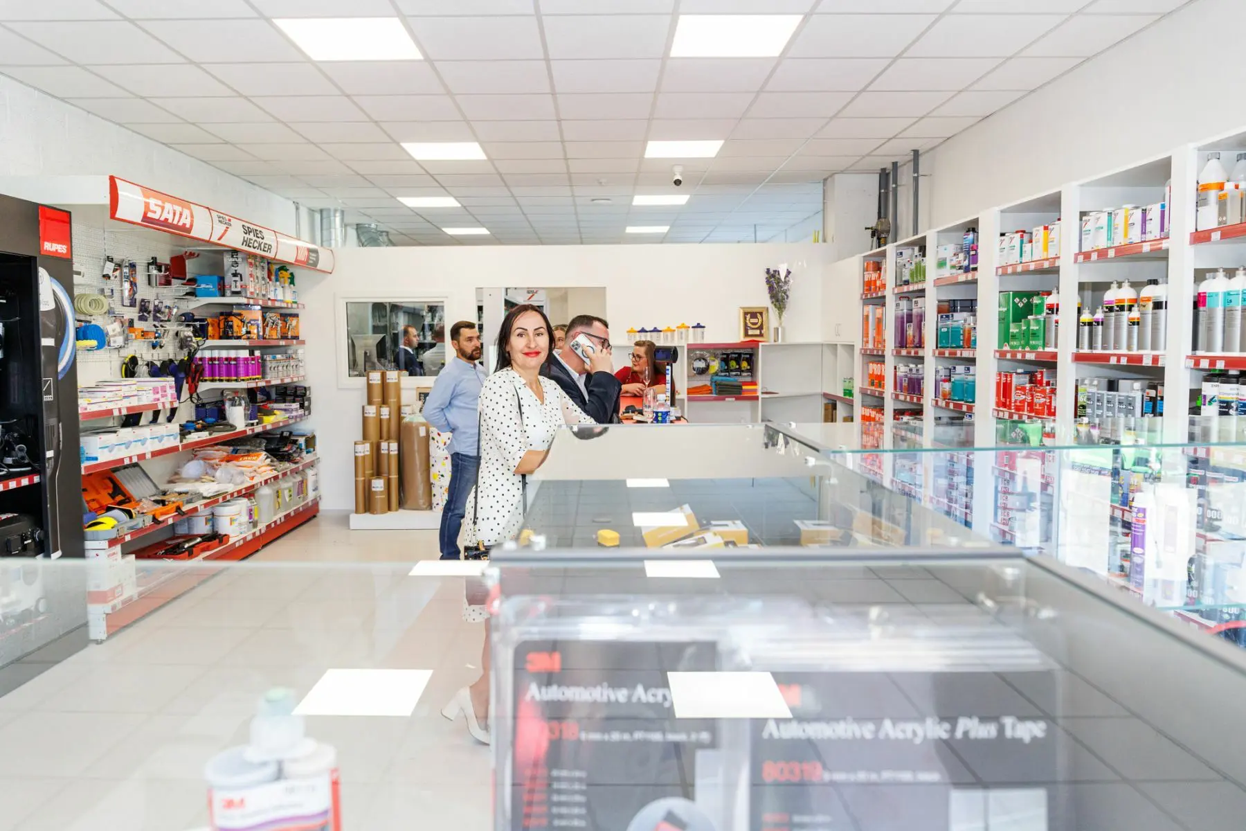 Auto dažu parduotuvė